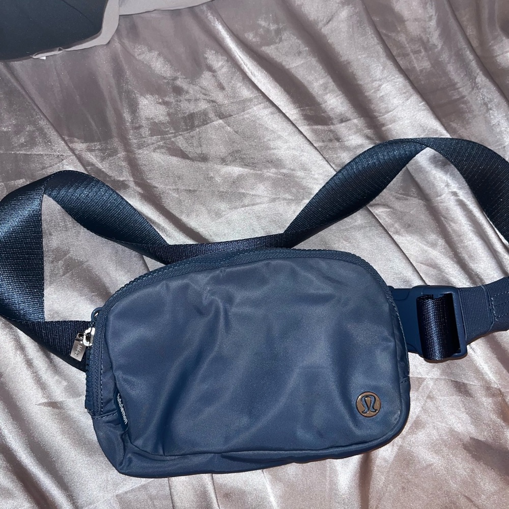 Lululemon cross body